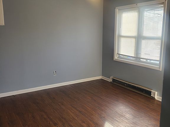 5th image of 204 Holt Ave