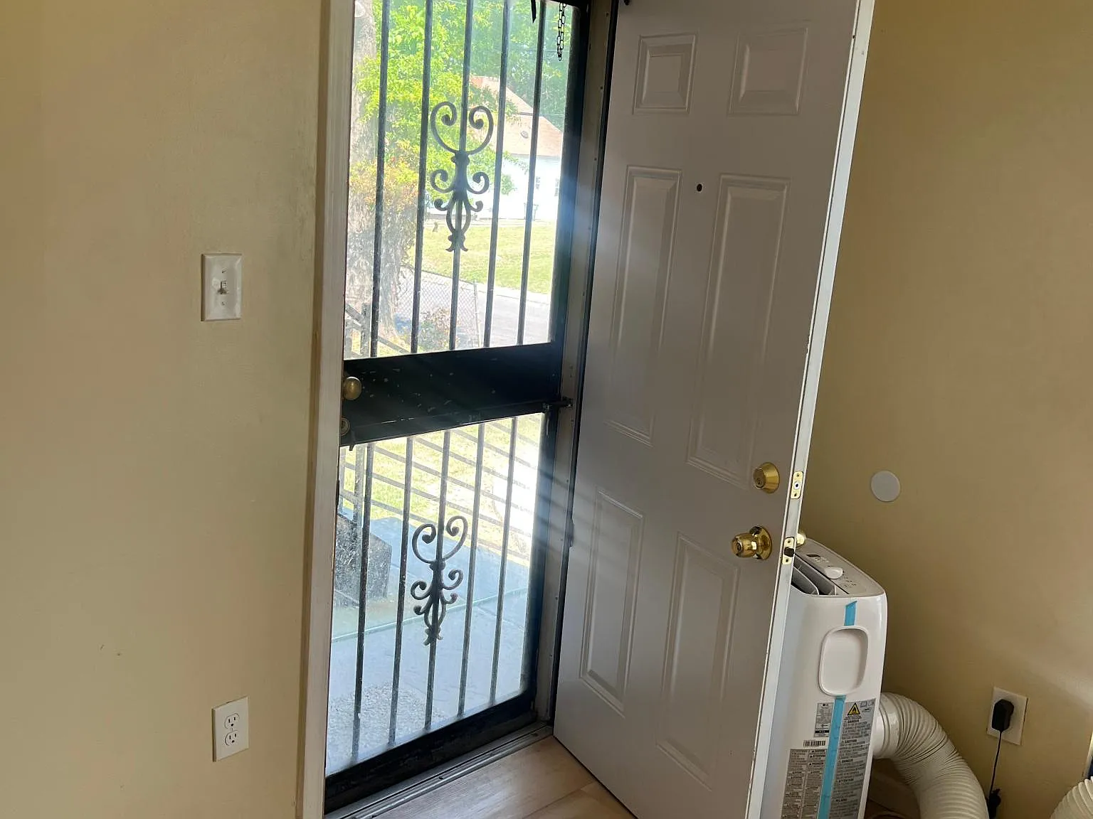 2 bed, 750 sqft, $975 — Photo 3