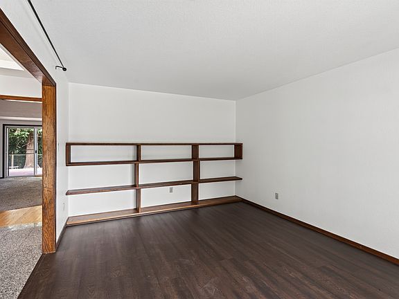 5th image of 4323 Princeton Way