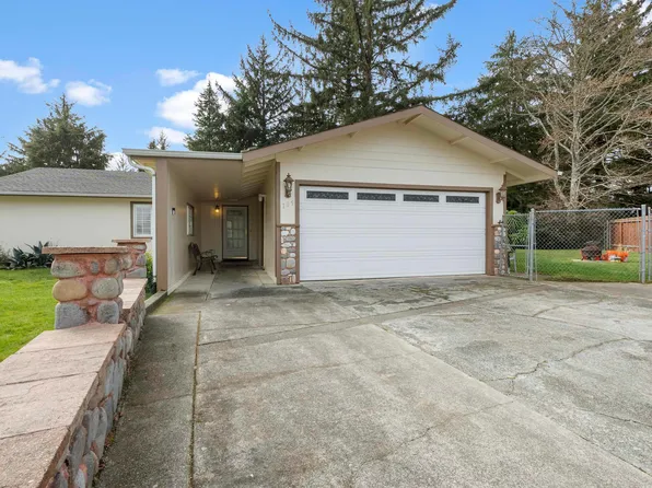 105 Mason Ct, Crescent City, CA 95531