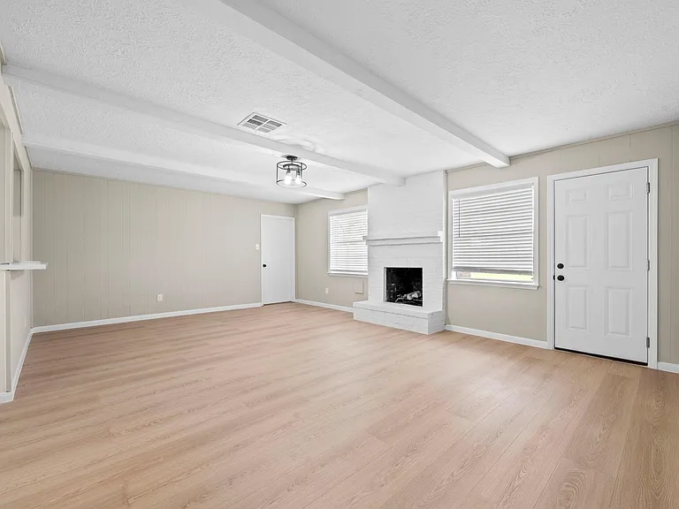 1923 Winding Creek Dr — Photo 7