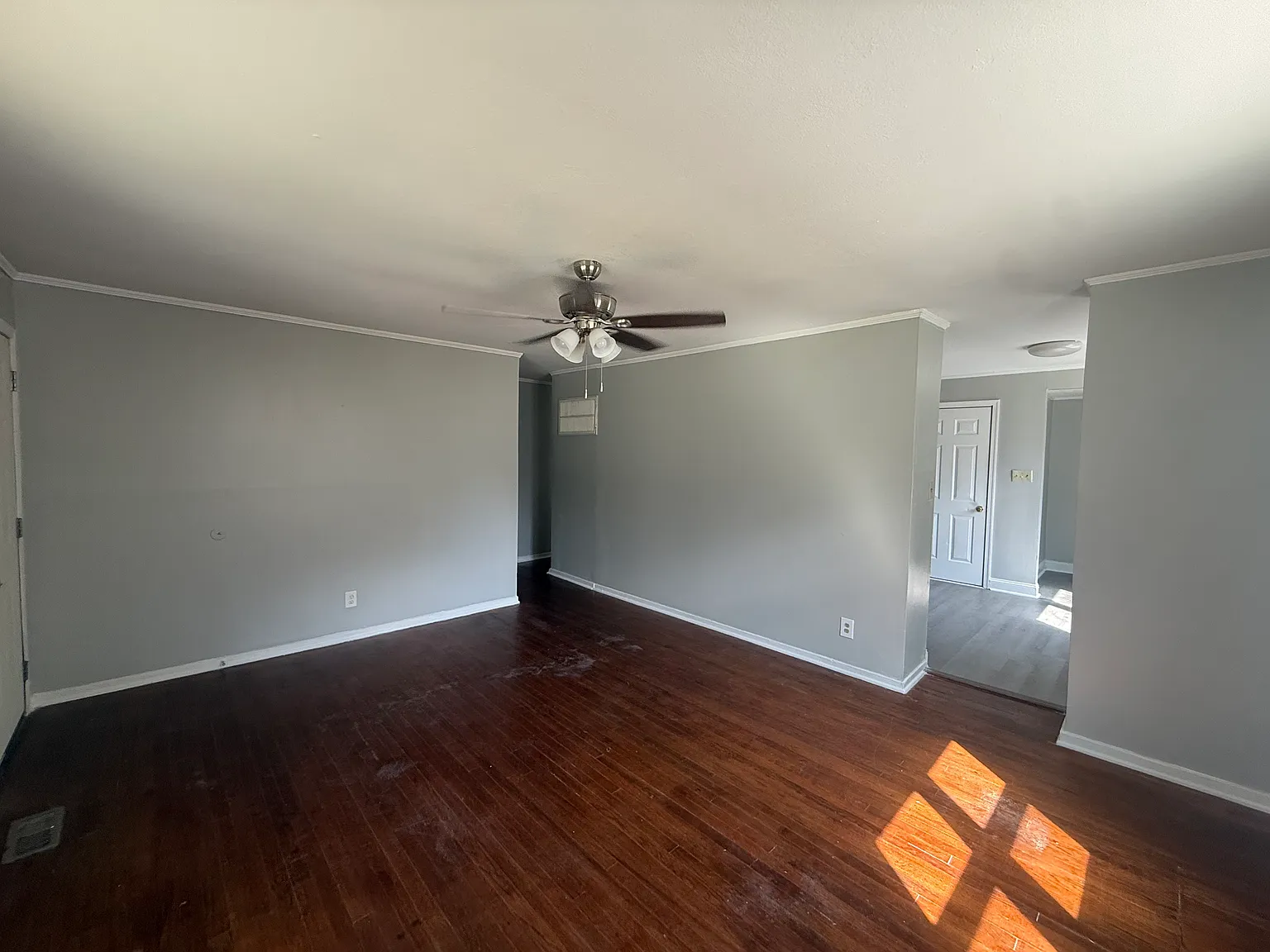 3 bed, 975 sqft, $900 — Photo 4