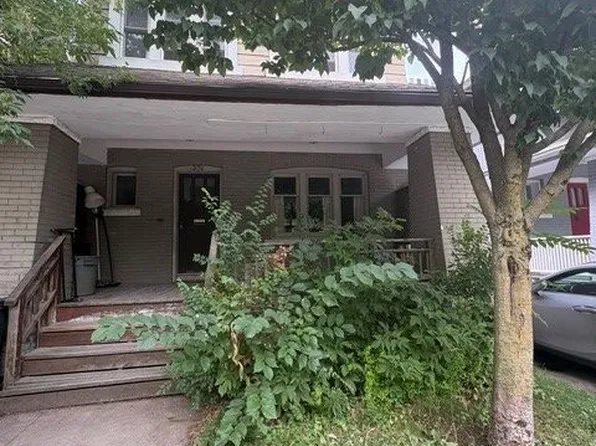370 Spadina Rd, Toronto, ON M5P 2V8