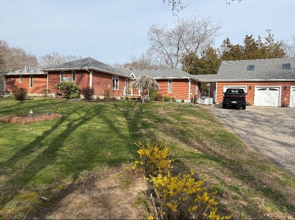 83 Peck St, Rehoboth, MA 02769