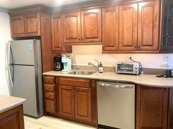 4th image of 611 Village Rd #21240