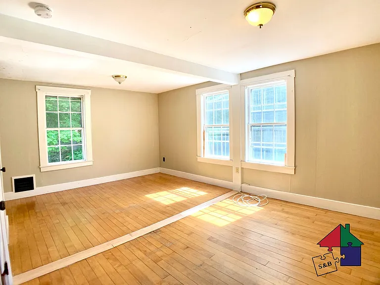 102 Northfield St — Photo 16