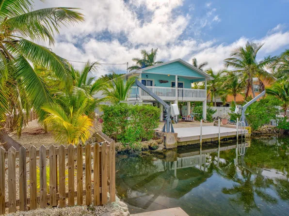 420 W Indies Dr, Ramrod Key, FL 33042