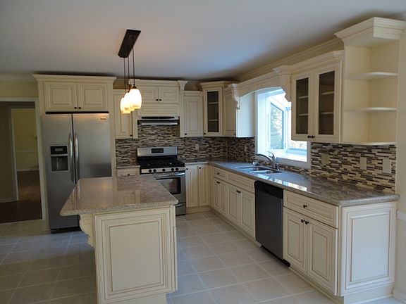 4th image of 3350 Waters Mill Dr