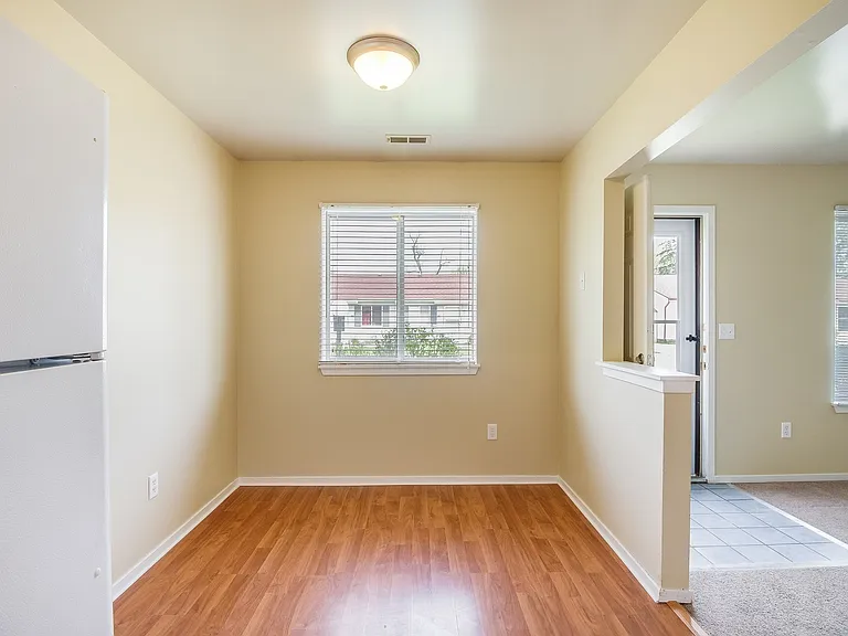 425 Meadow View St — Photo 9