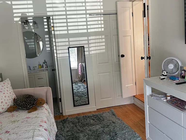 211 E 33rd Pl — Photo 13