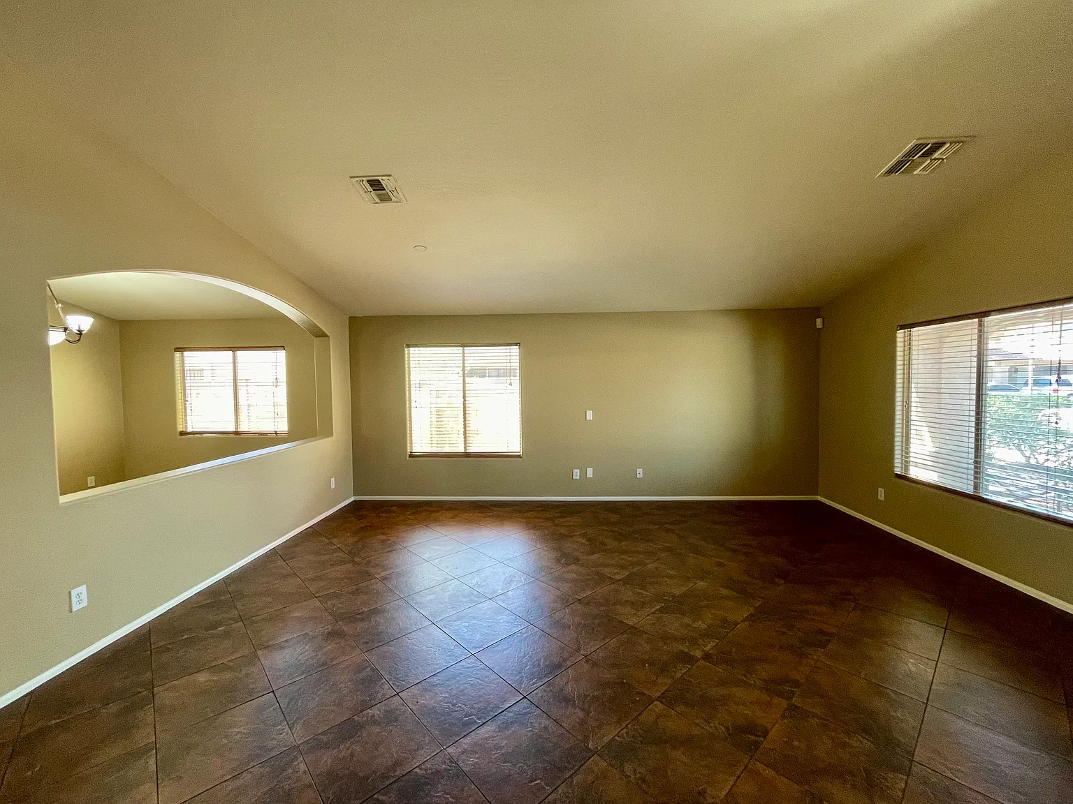 3 bed, 2146 sqft, $1,895 — Photo 4