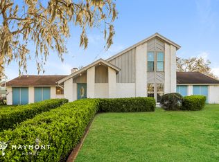 221 Edgewater Dr, West Columbia, TX 77486