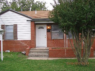 Small front for 1542 SF home