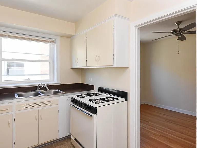 2723 W Berwyn Ave #3 — Photo 4