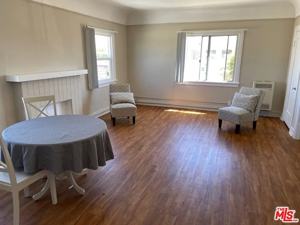1 bed, 1.0 bath, 1050 sqft, $2,300 — Photo 4
