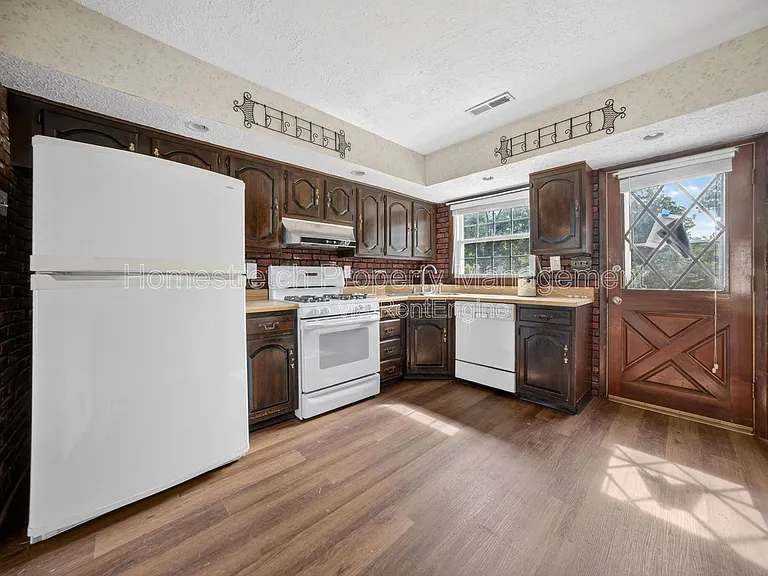 10527 Prestwick Dr — Photo 8