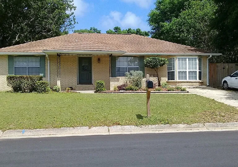 Charter Oaks Dr — Photo 1