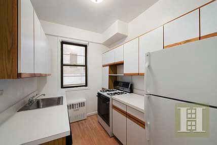 2nd image of 320 E 58th St APT 1H