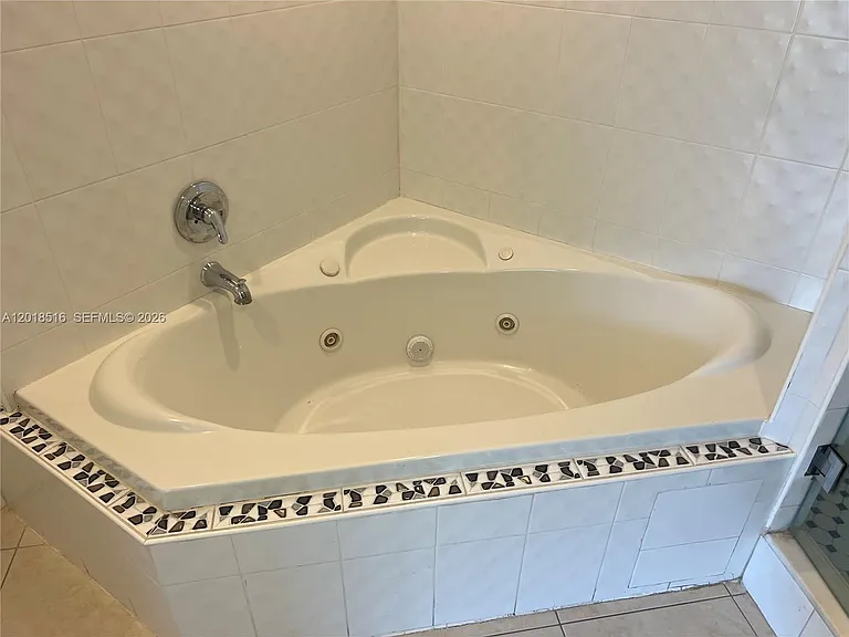 345 Ocean Dr #305 — Photo 16