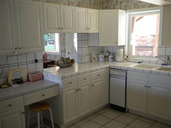 4th image of 923 Clifford Dr