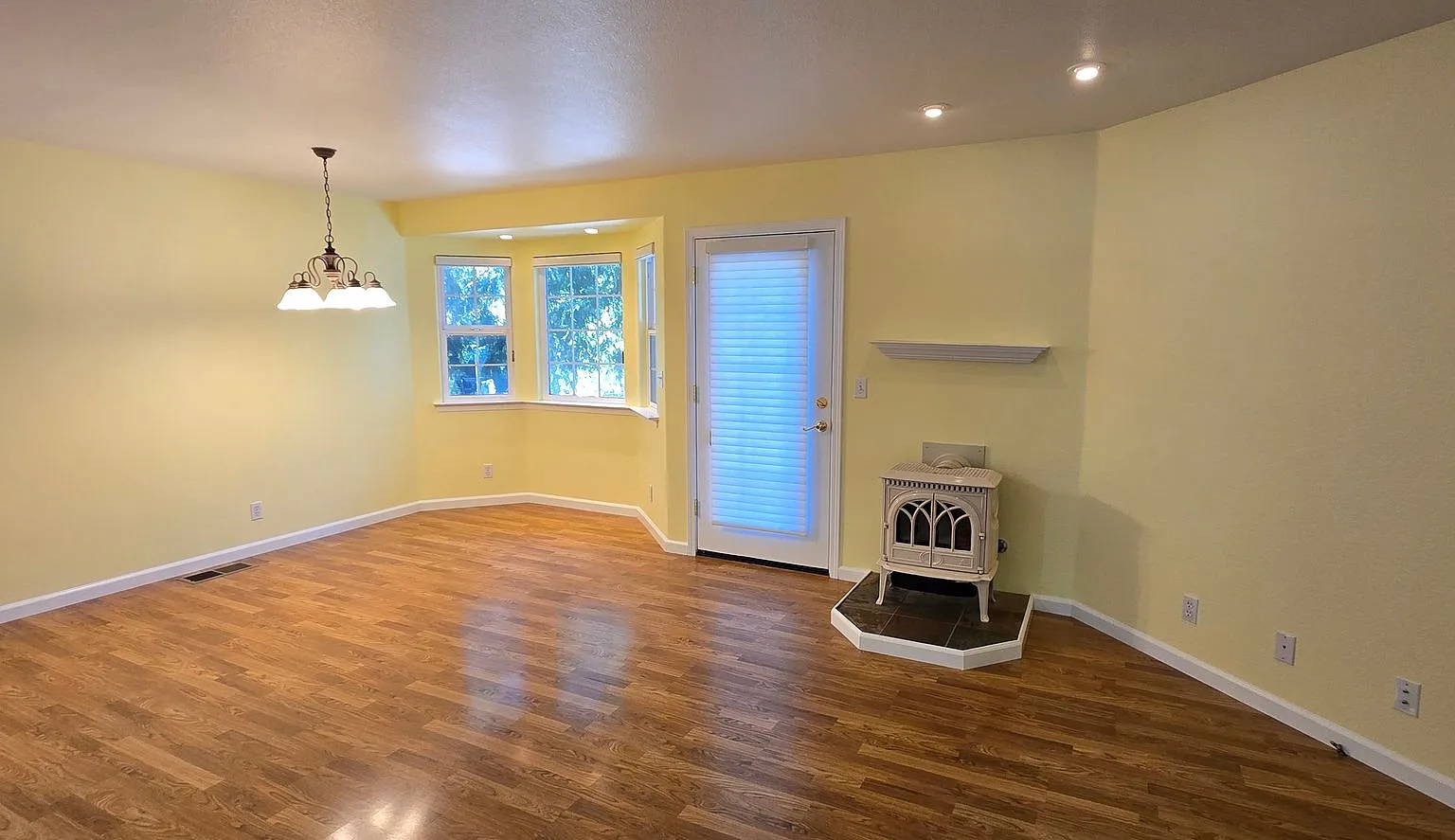 2 Bedroom 2 Bath located on Squirrel Creek — Photo 4