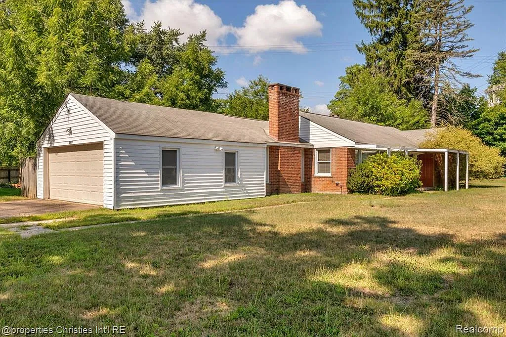 3 bed, 2.0 bath, 1719 sqft, $2,500 — Photo 2