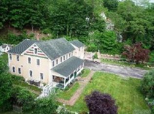 6 Old Post Rd, Mount Sinai, NY 11766