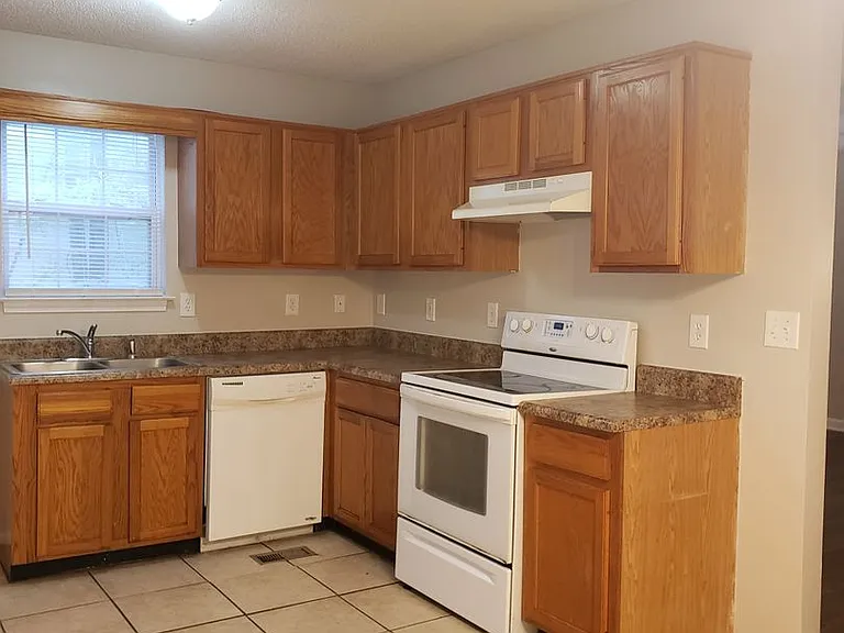 147 Kylee Ct — Photo 6