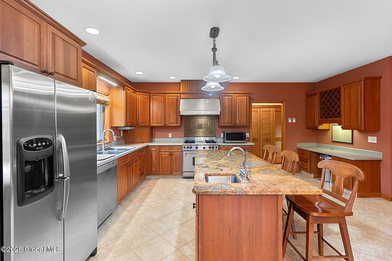 5th image of 15 Baker Road