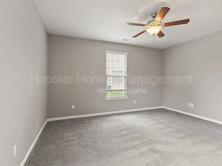 556 Dylan Dr — Photo 16