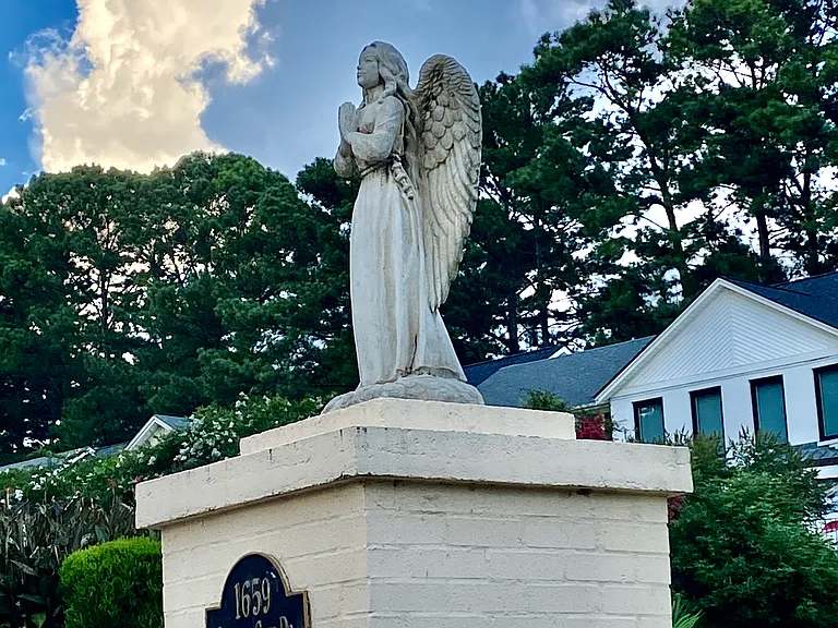 Country Club Dr — Photo 17
