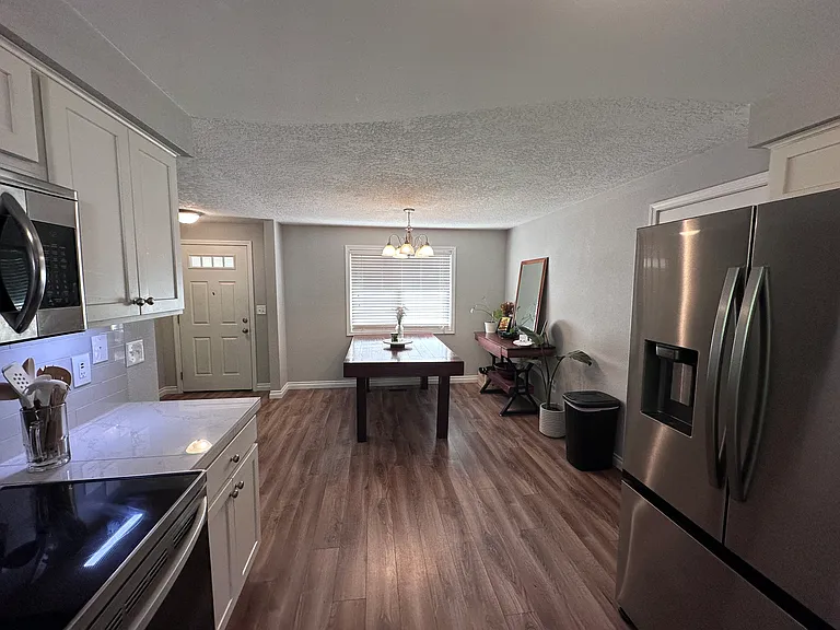 712 SW Cypress St — Photo 9