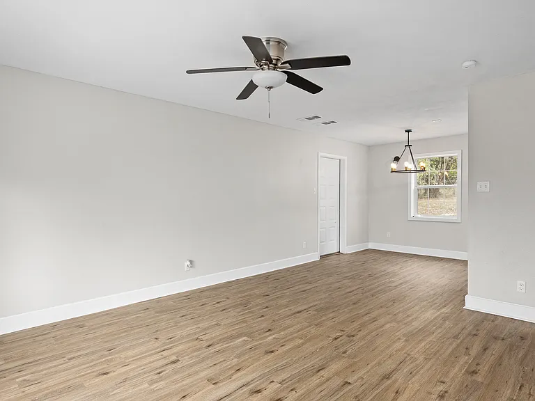 138 Hobson Ln — Photo 14