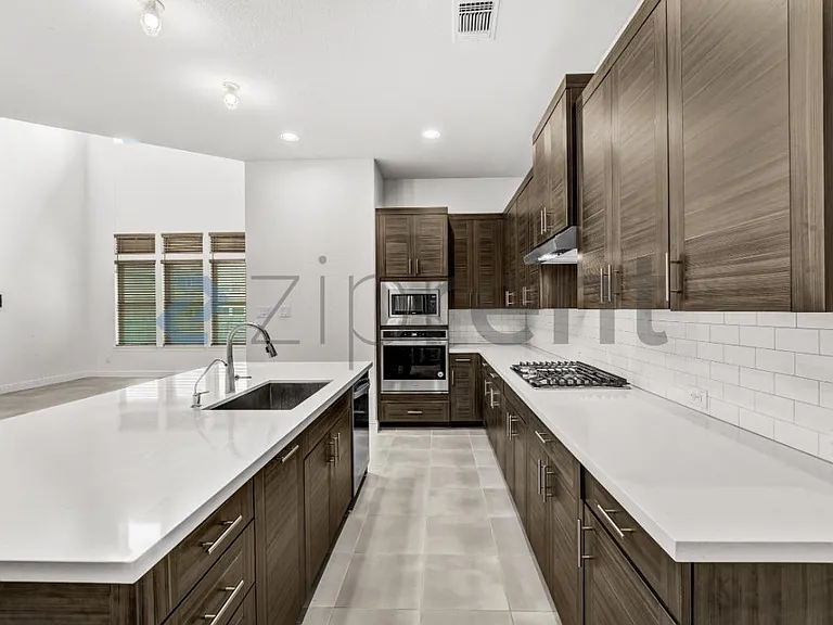 6405 Golden Bough Ln — Photo 16