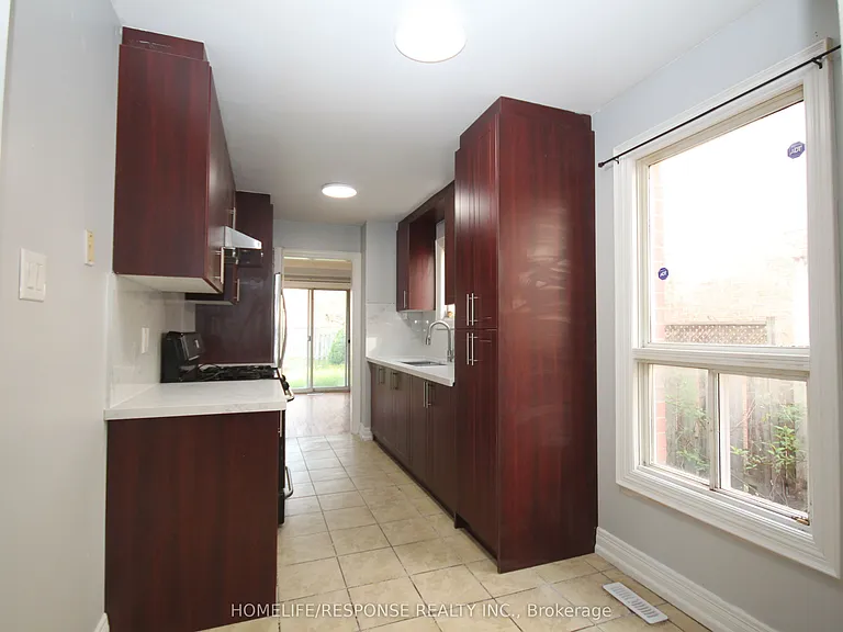 11 Saddlecreek Ct — Photo 5