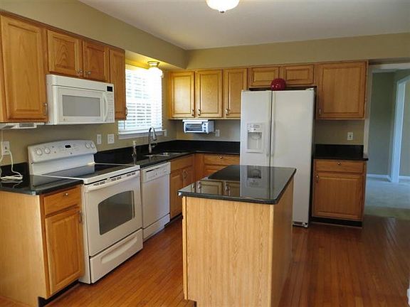 3rd image of 15551 Brookside Dr