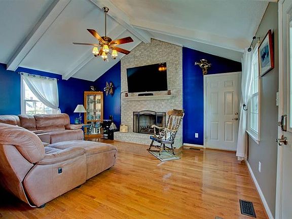 3rd image of 1317 Arolen Dr SE