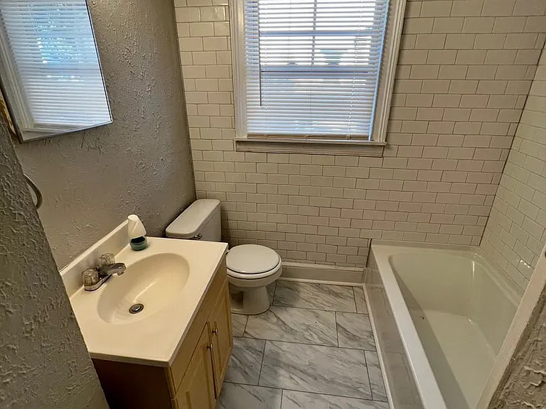 301 Potomac Ave — Photo 5