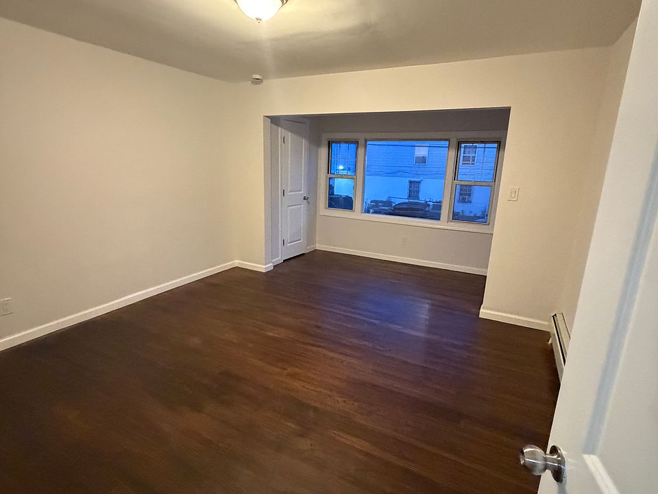 1st image of 458 Livingston St #1