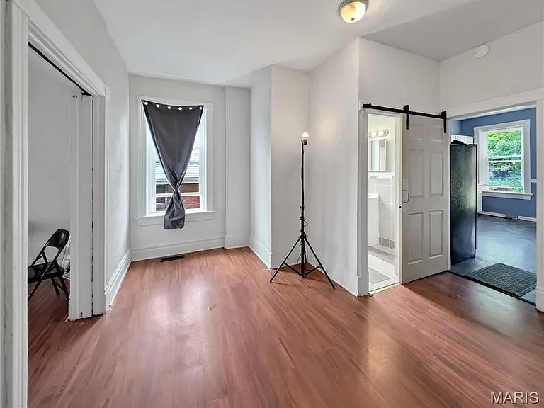 5913 S Broadway — Photo 3