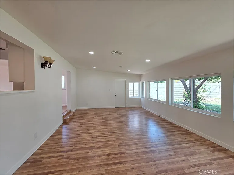 8834 Stansbury Ave — Photo 7