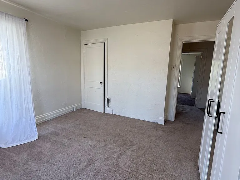 131 W Pike St — Photo 14