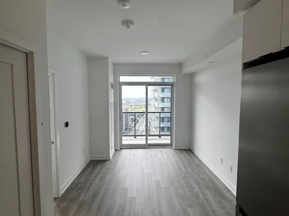 5105 Hurontario St, Mississauga, ON