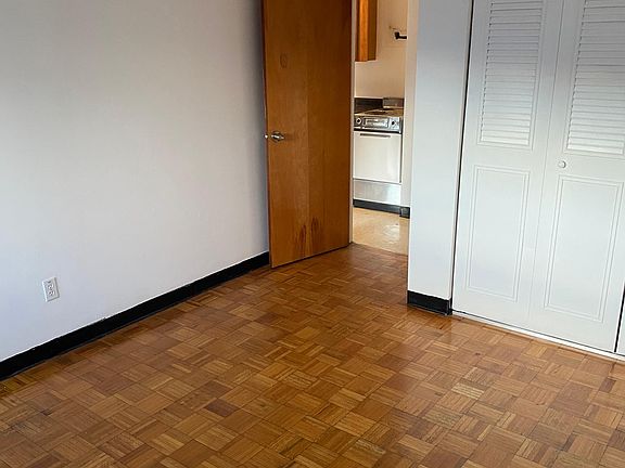2nd image of 100 Morris St #10