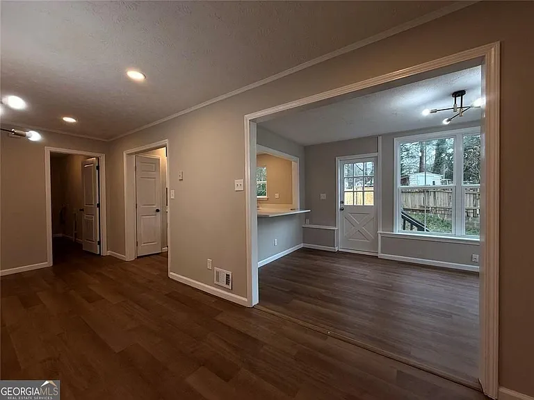 1055 Pinecrest Dr — Photo 18