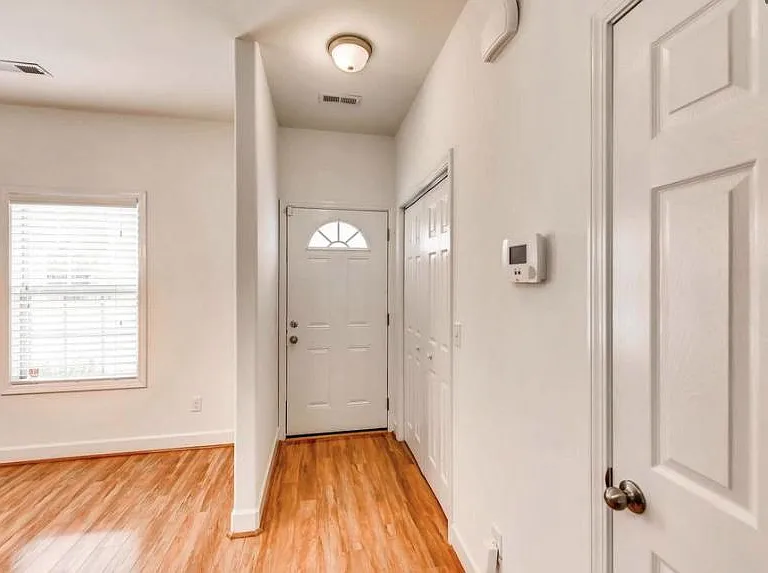 2027 Pinecrest Dr — Photo 8