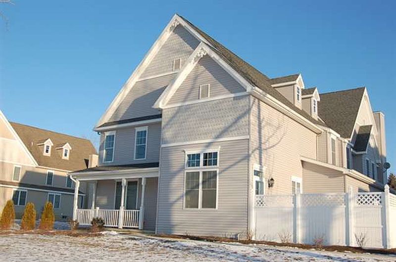 2nd image of 1 D APPLEWOOD Drive