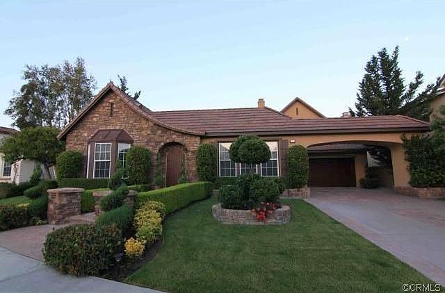 1st image of 4 Hawthorne Ln