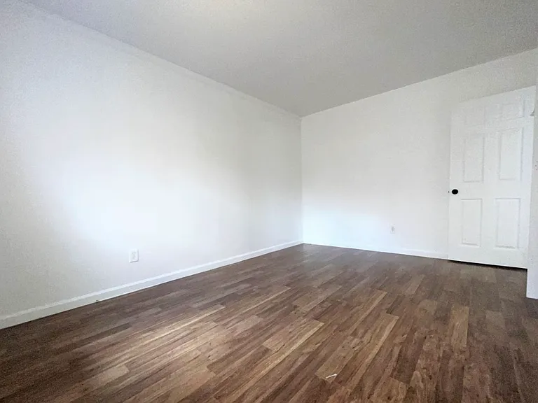 2085 Franklin Ave — Photo 5