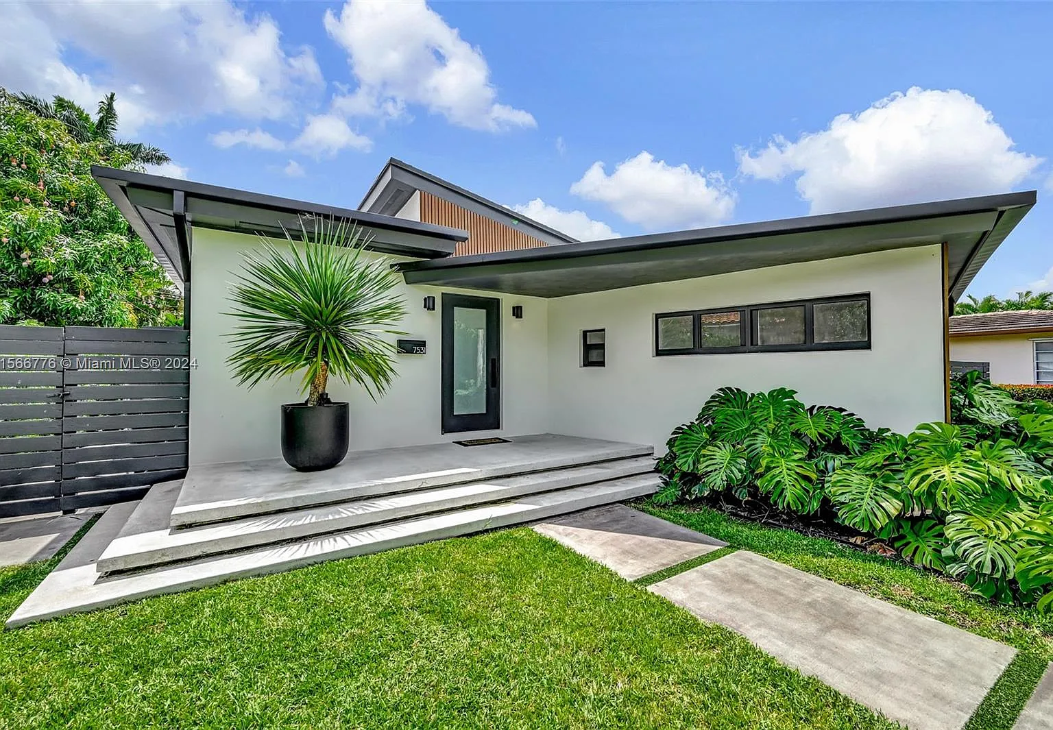 3 bed, 1483 sqft, $10,000 — Photo 4